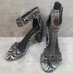 Jeffrey Campbell Lindsay Womens Patent Leather Snakeskin White‎ Black Sz 9 Heels